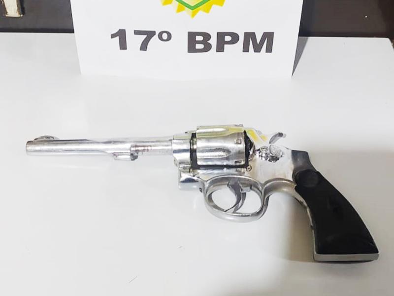 Arma encontrada jogada em via pública após confusão em estabelecimento no Cristo Rei