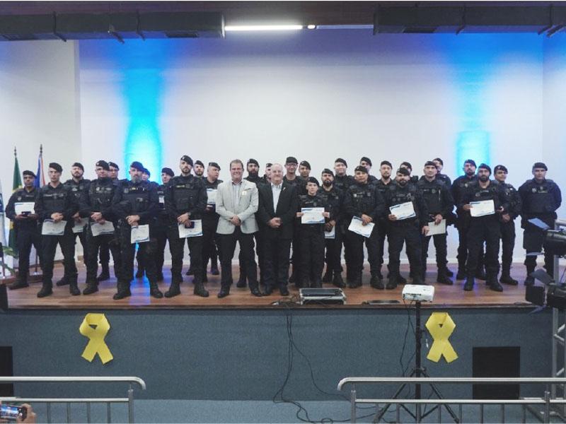 Efetivo da Guarda Municipal de Campo Largo é condecorado com medalha de honra por tempo de serviço