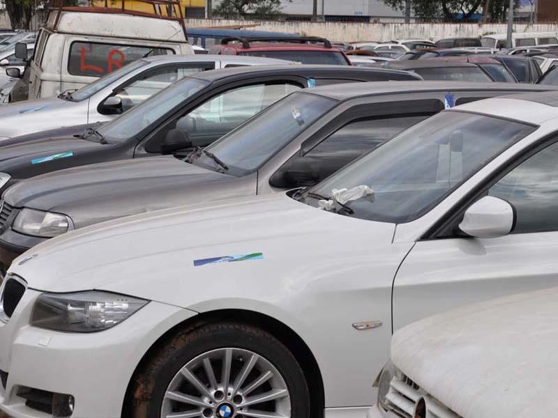 Detran-PR leiloa 10.475 veículos nas condições de sucata, reciclagem e aptos à circulação