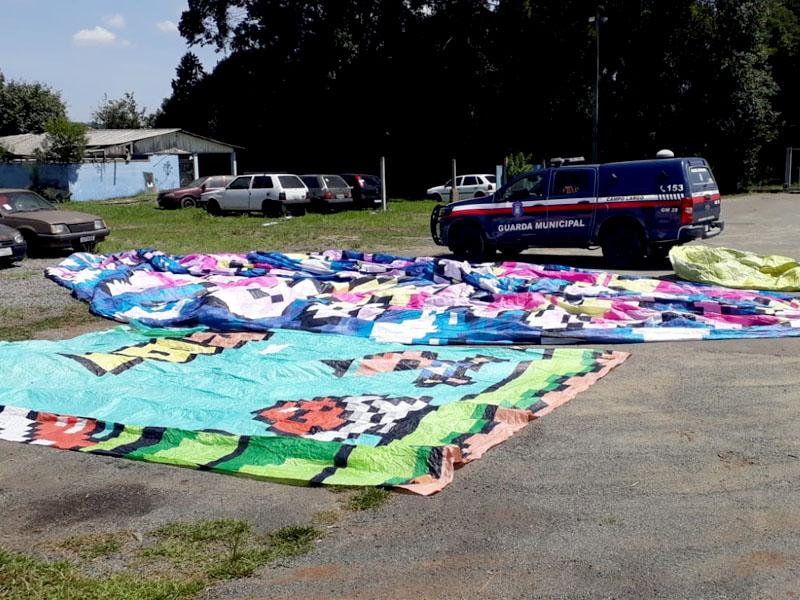 Balão artesanal cai em chácara no Carmela e é recolhido pela GMCL