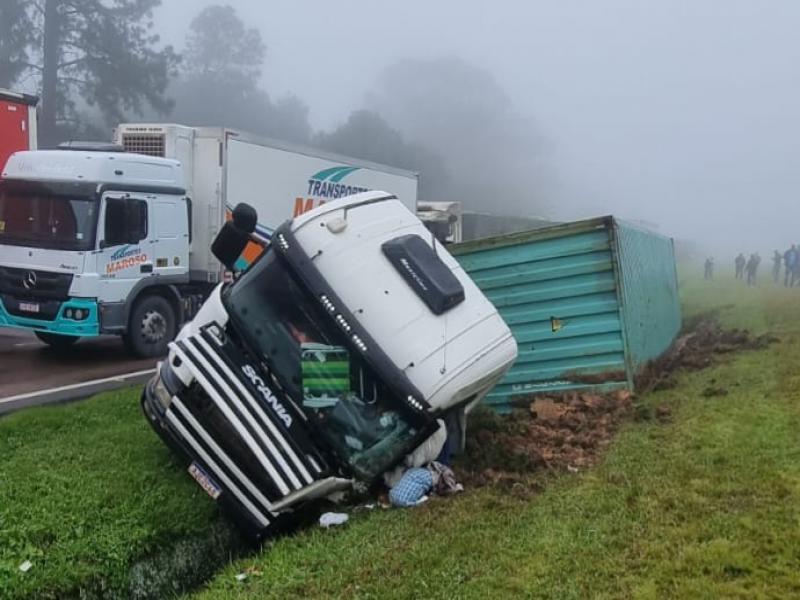 Três mortos e vários feridos em tombamento e engavetamentos em São Luiz do Purunã