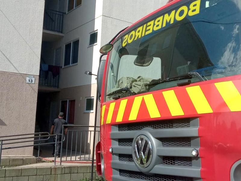 Princípio de incêndio em colchão em apartamento no São Gerônimo é combatido