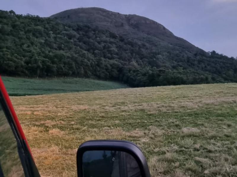 Bombeiros socorrem vítima de queda de ultraleve no Morro do Cal