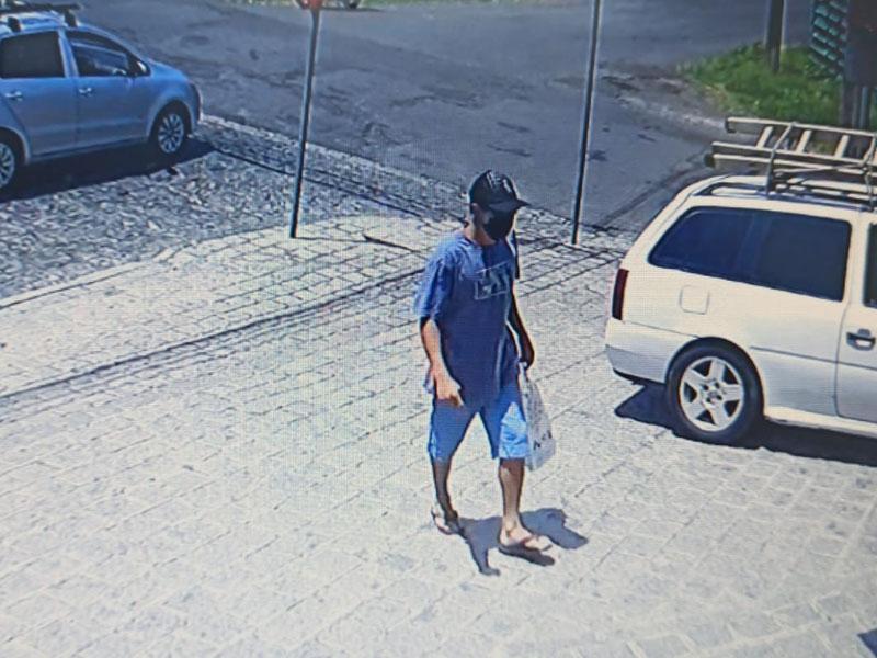 Marginal fazendo menção de estar armado rouba mercado no bairro Aparecida