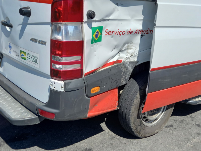 Motociclista e equipe médica do SAMU feridos em colisão na antiga 277