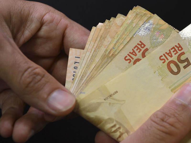 Governo antecipa calendário do Auxílio Brasil