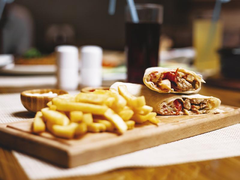 Khalid Shawarmaria inaugura no Shopping Campo Largo