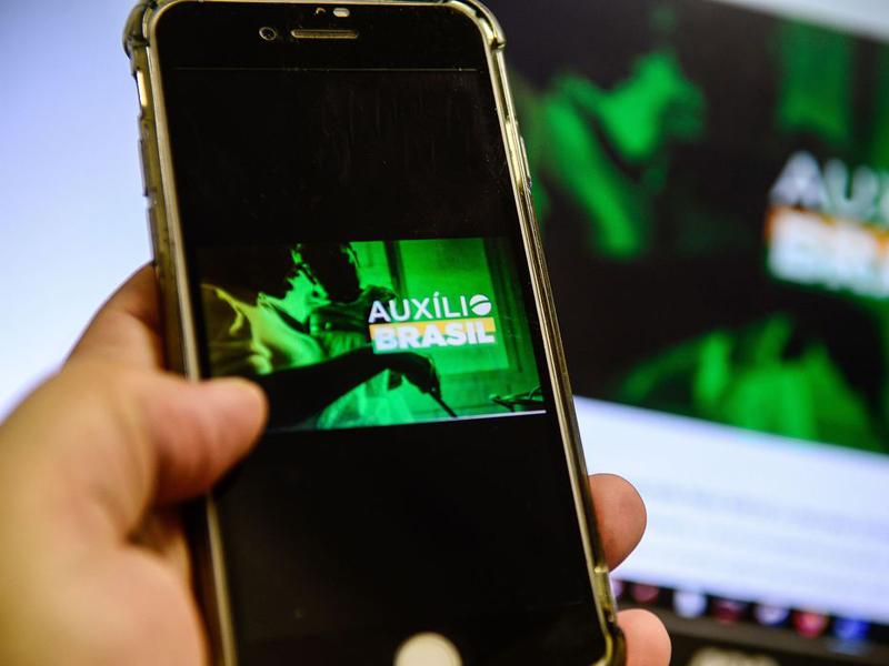 Beneficiários do Auxílio Brasil têm até o dia 14 para atualizar dados