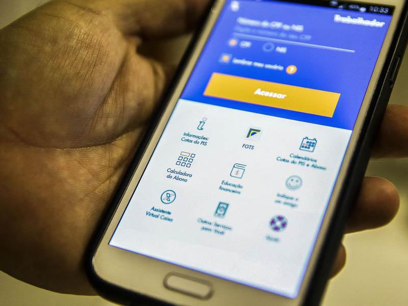 Trabalhadores nascidos em abril podem sacar até R$ 1 mil do FGTS