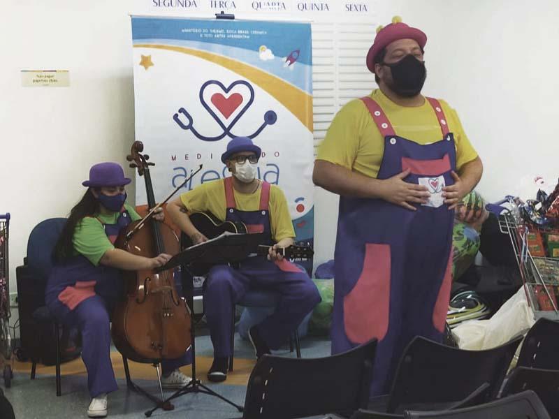 Medicando Alegria leva risos e gargalhadas ao Hospital Infantil Waldemar Monastier