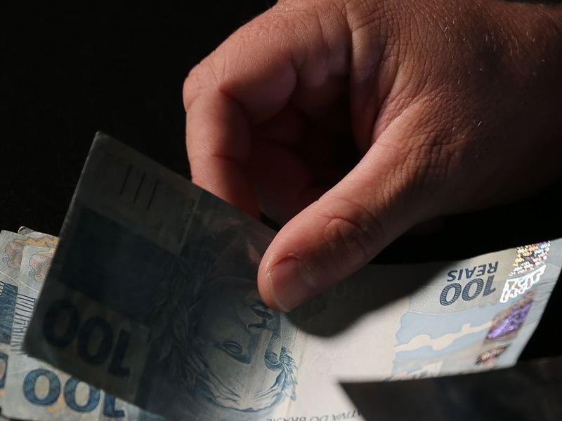 Nascidos até 1968 podem agendar saque de valores esquecidos