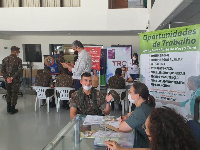 Estado oferta 400 vagas para jovens que terminam serviço militar, em Curitiba