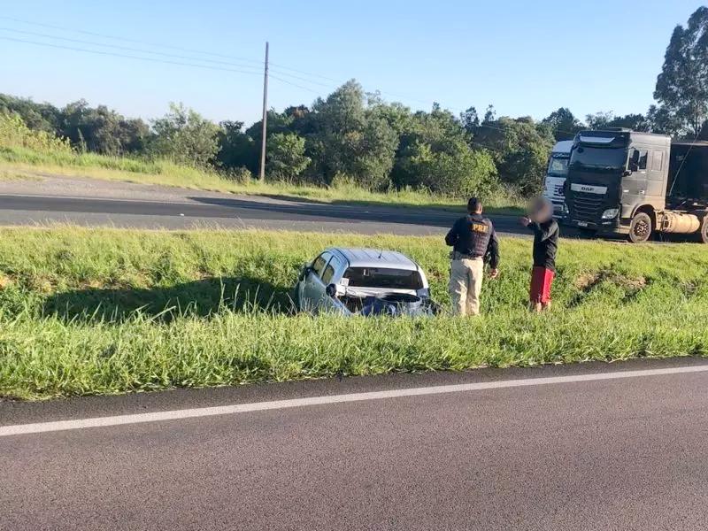 Motorista tenta desviar de cachorro e sofre acidente na 277
