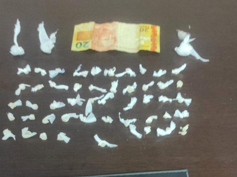 Guarda Municipal prende indivíduo com droga escondida dentro do tênis no Itaboa