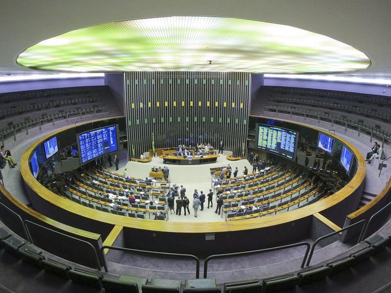 Após apagão, Câmara retoma hoje votação da PEC dos Benefícios Sociais