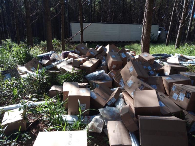 Carreta com alerta de roubo em SC é abandonada no interior do município
