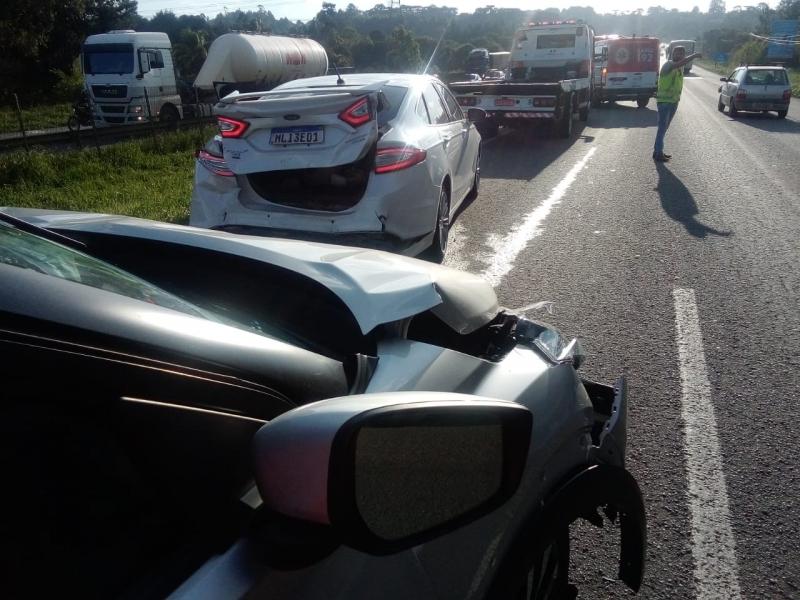 Uma pessoa ferida em colisão entre veículos na BR-277 sentido Ponta Grossa