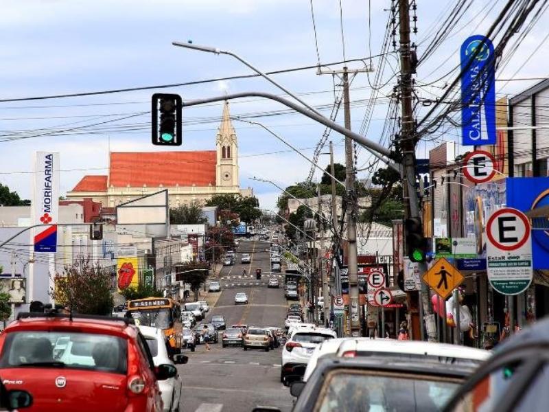 Campo Largo deve corrigir edital de licitação para atualizar sistema semafórico