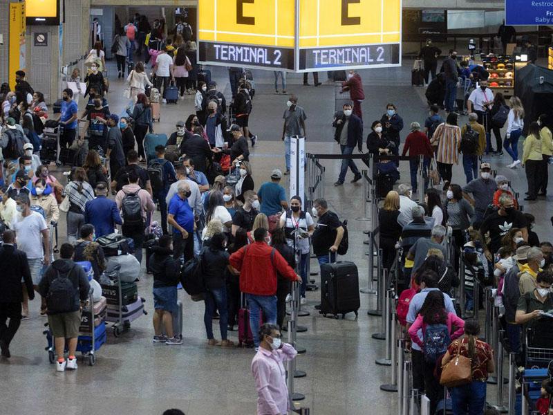 Anvisa aprova volta do uso de máscaras em aviões e aeroportos