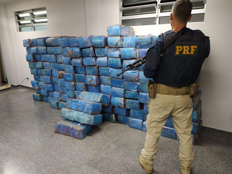 Em menos de 24 horas, PRF realiza nova apreensão de 2 toneladas de maconha em Balsa Nova
