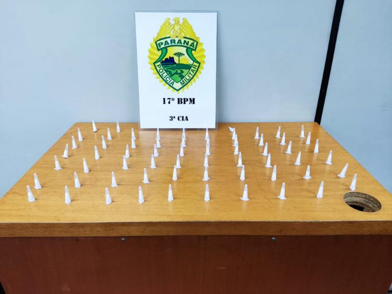 Polícia Militar prende dois suspeitos de tráfico de drogas no Distrito da Ferraria