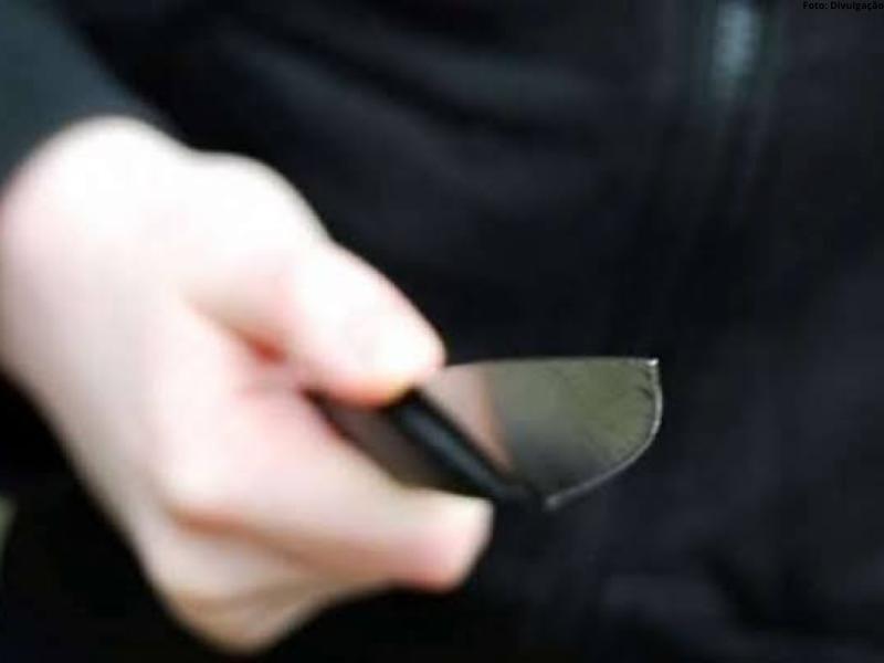 Socorristas do SIATE prestam atendimento a um esfaqueado no Gorski