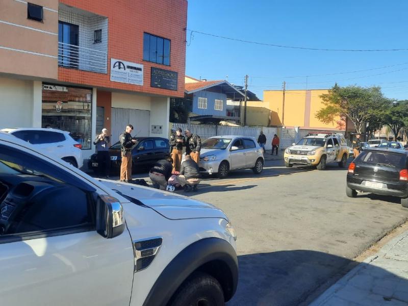 Idosa socorrida pela equipe do SIATE na Rua XV de Novembro em Campo Largo 