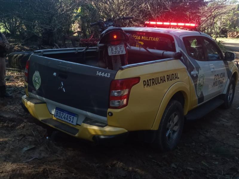 Motocicleta furtada é encontrada abandonada na região de Santa Cruz 