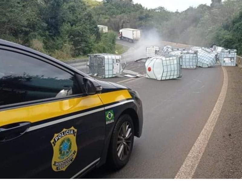 PRF orienta motoristas em caso de acidentes envolvendo produtos perigosos