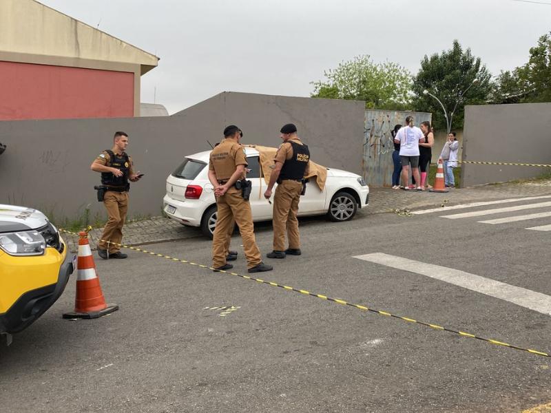 Homem morre executado com vários tiros em frente uma creche no Ferraria