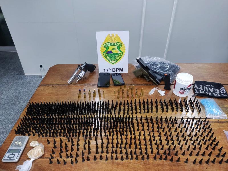 Policiais militares apreendem armas, munições, drogas e prendem suspeitos na Ferraria 
