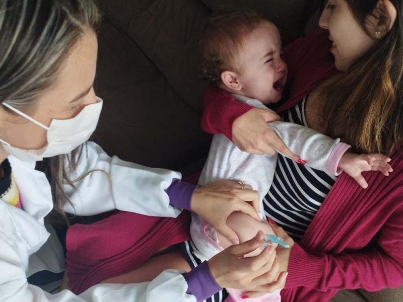 Campo Largo terá vacinação especial contra COVID para crianças de 6 meses a 1 ano nesta terça-feira (24)