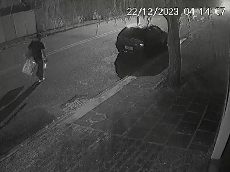 Marginal arromba caminhão e furta vários objetos de cabine na Vila Bancária 
