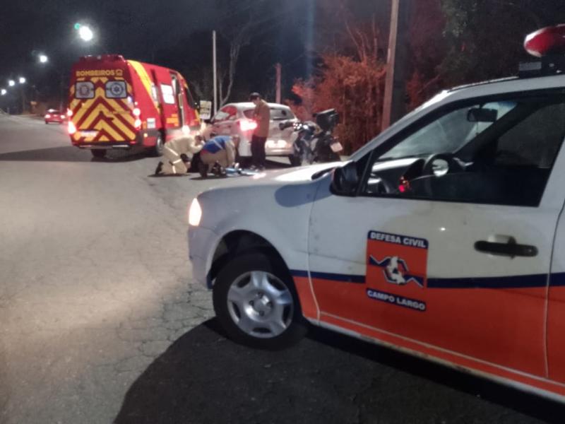 Motociclista socorrida pela equipe do SIATE em colisão entre carro e moto no bairro Rondinha 