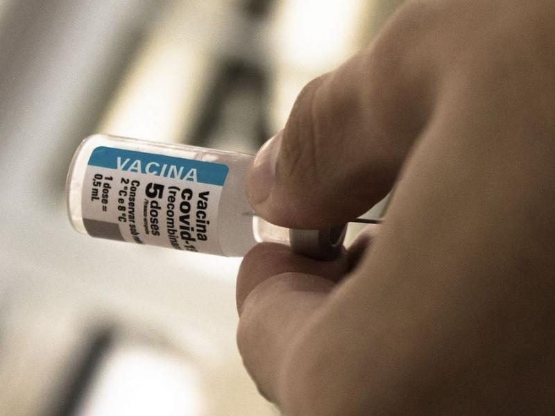 Brasil prepara inclusão de vacinas de covid-19 no calendário de rotina