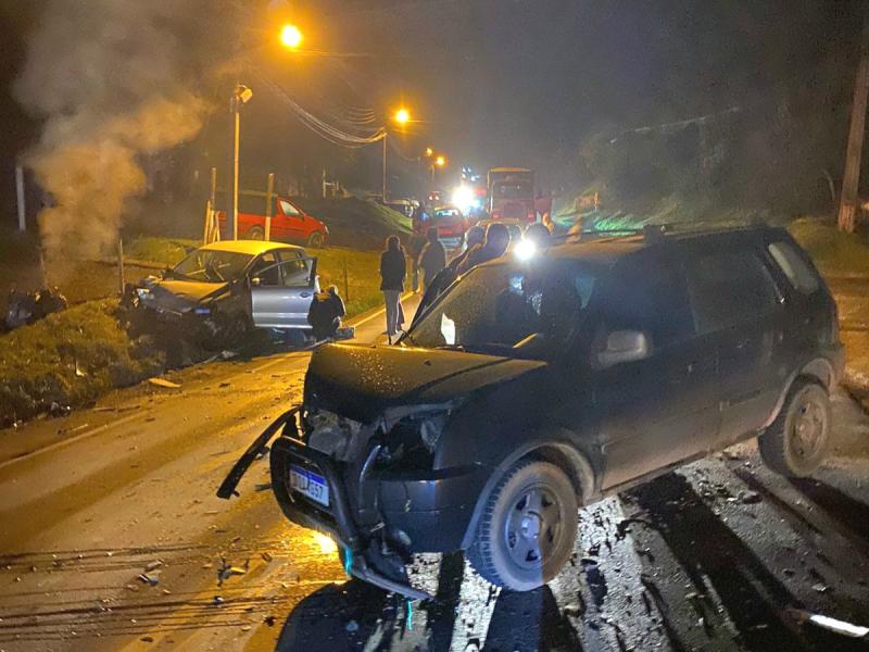 Grave acidente na PR-510 e de um dos carros chegou a cair o motor