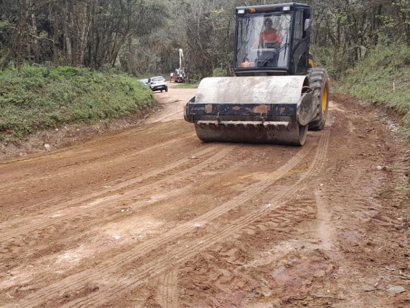 Estrada do Cerne recebe serviços de conservação em Campo Largo