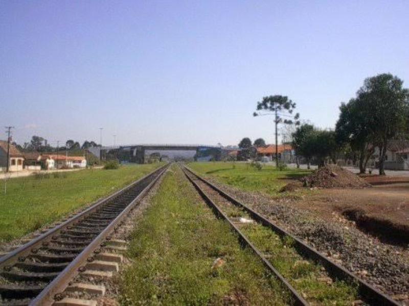 Homem atropelado por trem em Balsa Nova é socorrido pela equipe do Siate