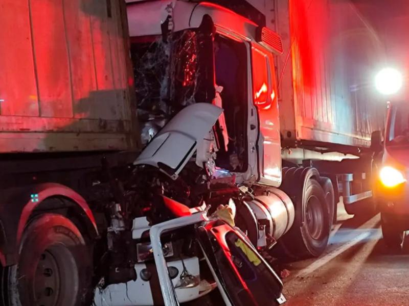 Caminhoneiro fica gravemente ferido em acidente no km 103 da BR-277
