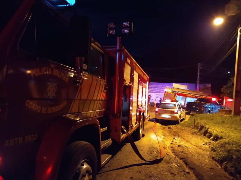 Incêndio que destruiu casa no Cercadinho pode ter sido criminoso