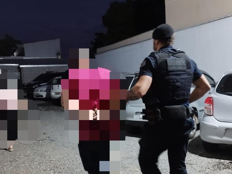 Indivíduo é preso pela GM em flagrante por roubo no Centro de Campo Largo 
