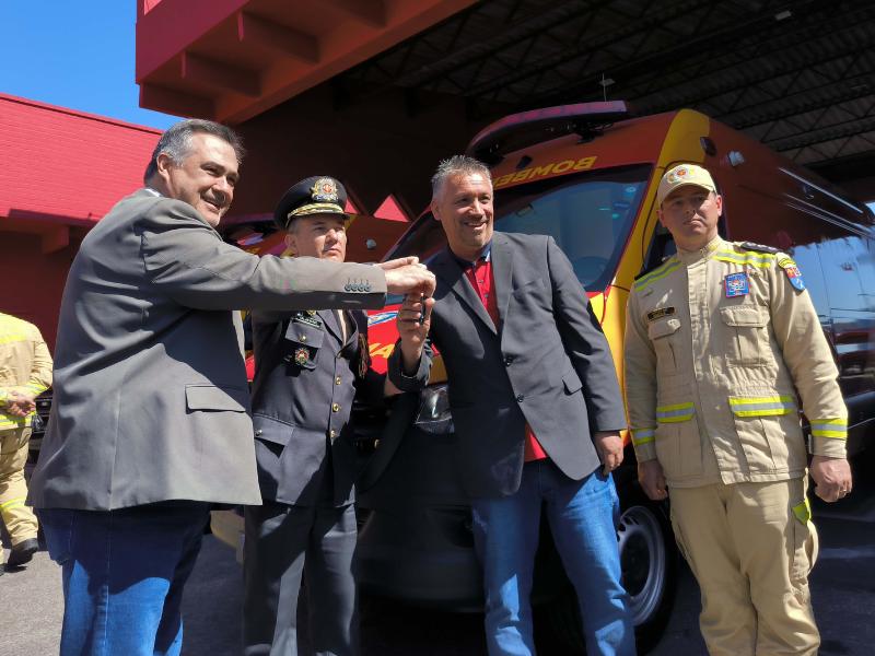 Governo reforça atendimento de urgência com entrega de ambulâncias a Curitiba e RMC