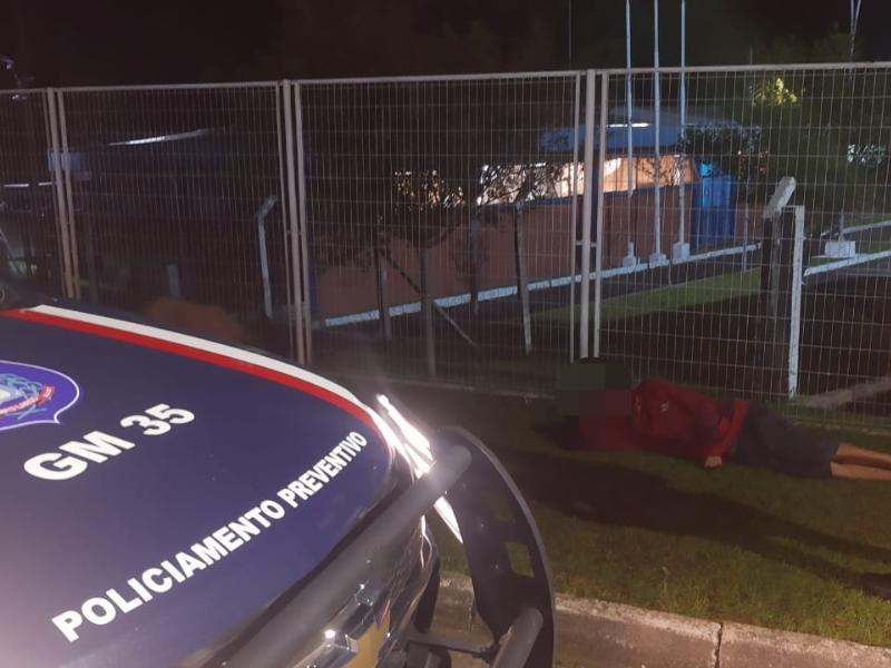 Homem é socorrido em estado grave com disparos de arma de fogo no olho