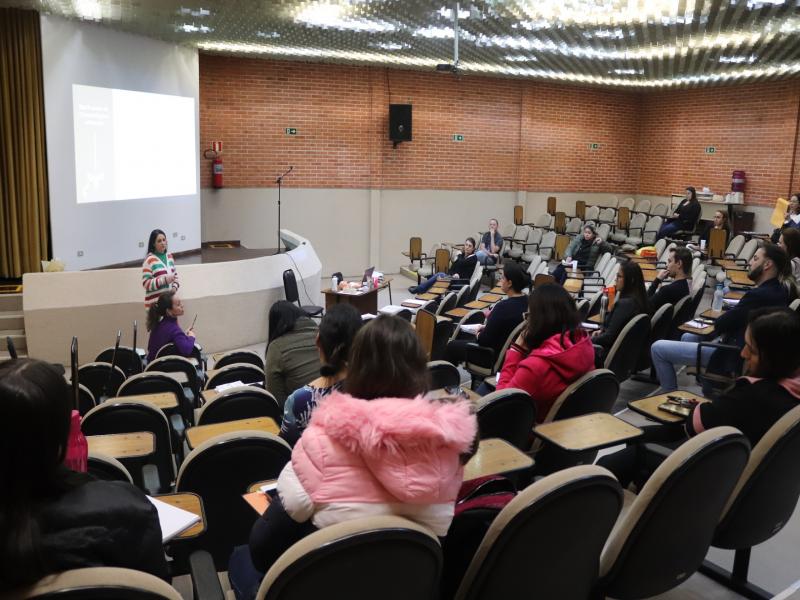 Agosto Dourado: equipe de enfermagem do município recebeu capacitação para programação especial nas unidades de saúde