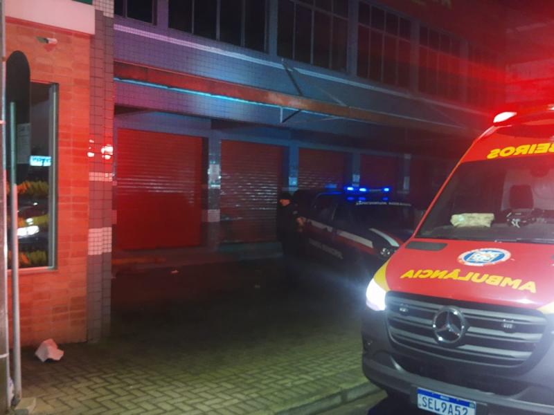 Morador de rua é morto a marteladas após desentendimento no Centro de Campo Largo 