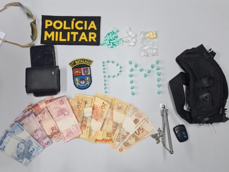 PM prende um indivíduo com drogas e apreende um menor no Botiatuva em Campo Largo 