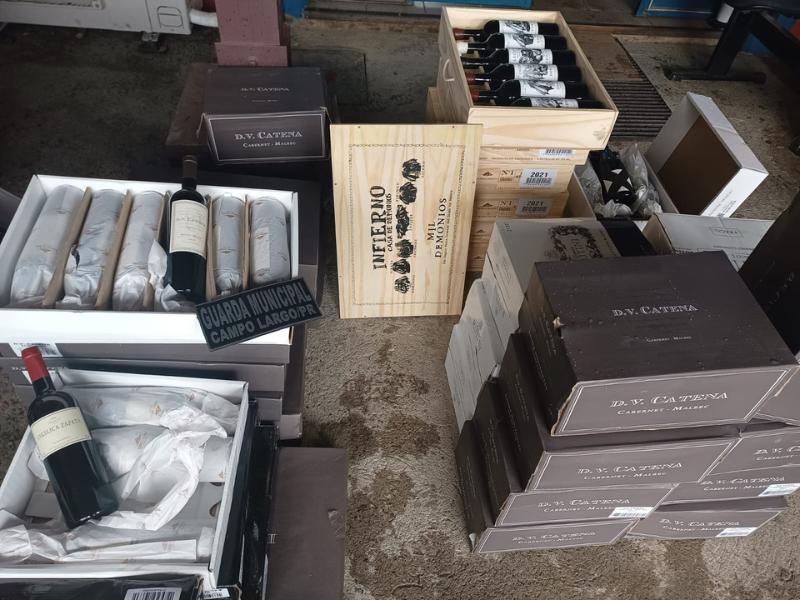 GMCL de Campo Largo em apoio à PRF aborda veículo com carga de vinho na Rondinha 