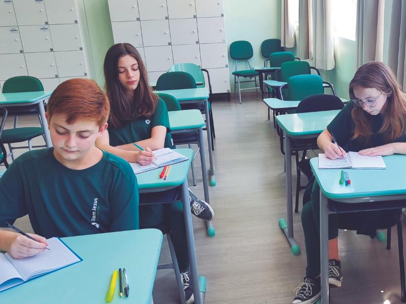 Alunos do Colégio Bom Jesus desenvolvem trabalho ‘Carta de Leitor’