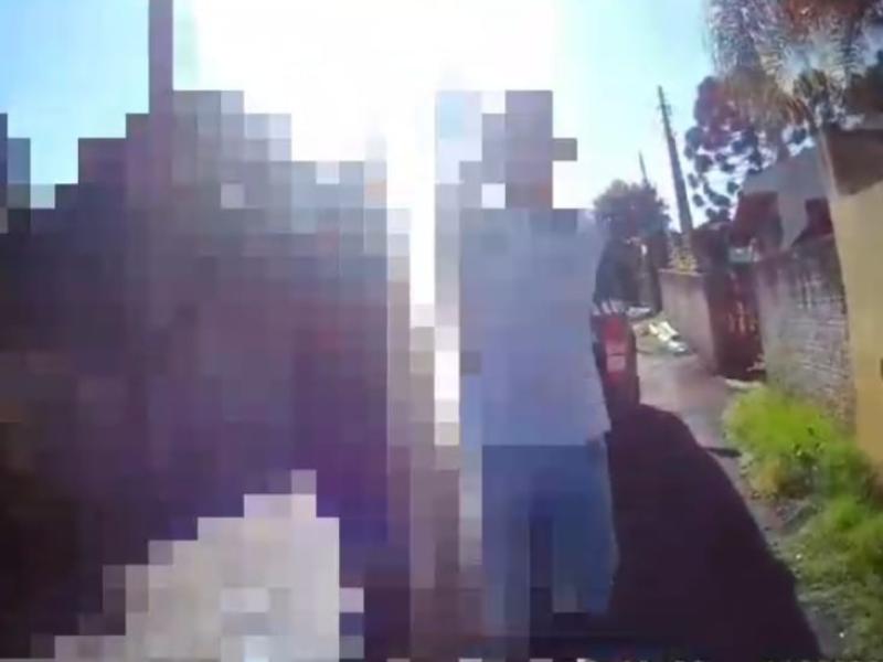 Flagrado arrastando a esposa pela rua e de imediato foi detido pela GMCL