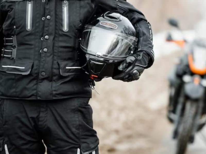 Motociclista socorrido pela equipe do SIATE em colisão na Vila Bancária em Campo Largo 